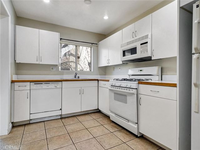 18350 Hatteras 123, Tarzana, CA 91356