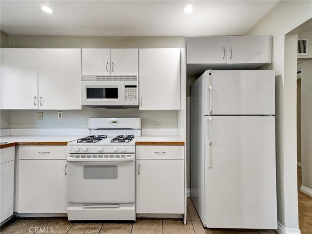 18350 Hatteras 123, Tarzana, CA 91356