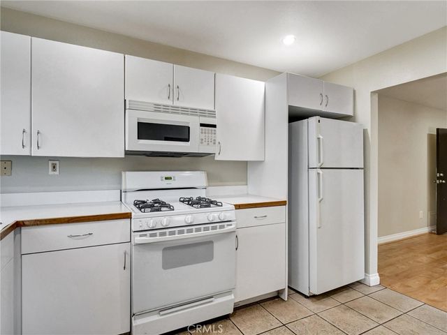 18350 Hatteras 123, Tarzana, CA 91356