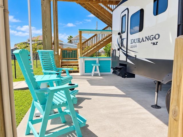 953 Meynig Drive, Crystal Beach, TX 77650