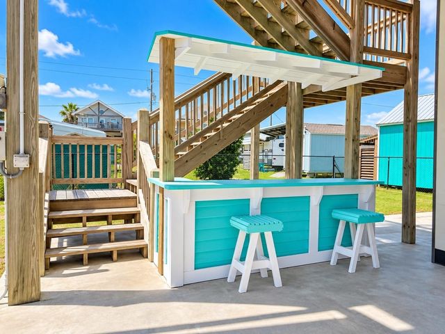 953 Meynig Drive, Crystal Beach, TX 77650