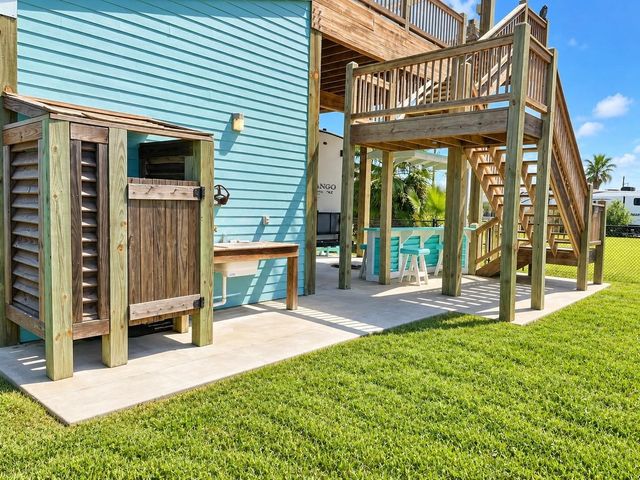 953 Meynig Drive, Crystal Beach, TX 77650
