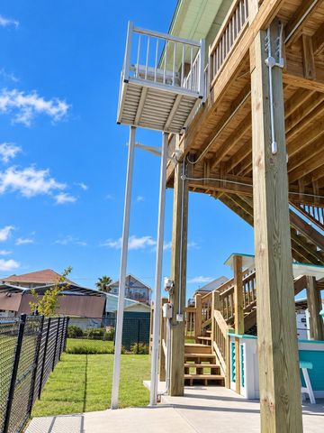 953 Meynig Drive, Crystal Beach, TX 77650