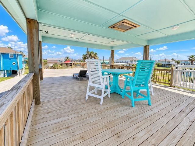 953 Meynig Drive, Crystal Beach, TX 77650