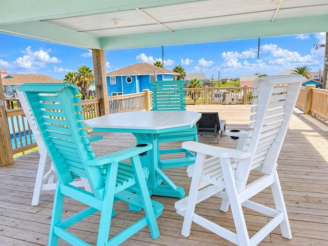 953 Meynig Drive, Crystal Beach, TX 77650