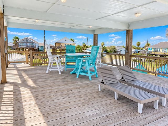 953 Meynig Drive, Crystal Beach, TX 77650