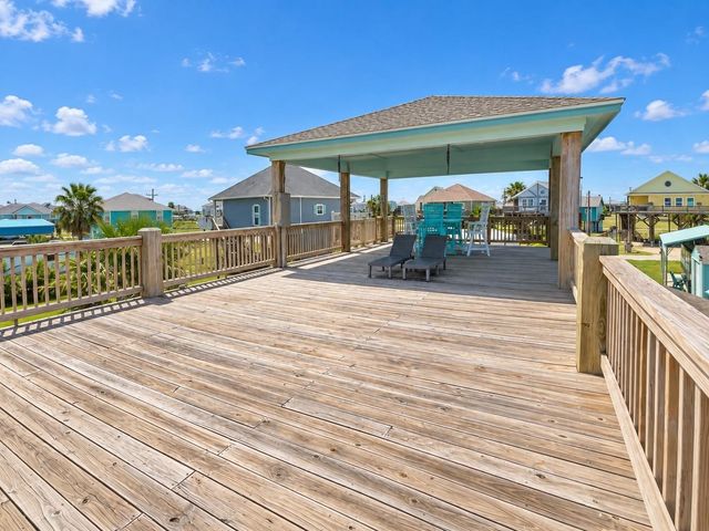 953 Meynig Drive, Crystal Beach, TX 77650