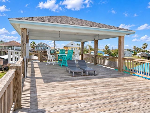 953 Meynig Drive, Crystal Beach, TX 77650
