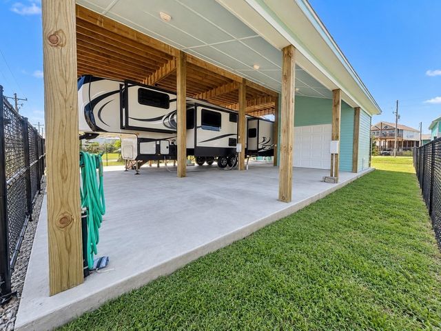 953 Meynig Drive, Crystal Beach, TX 77650