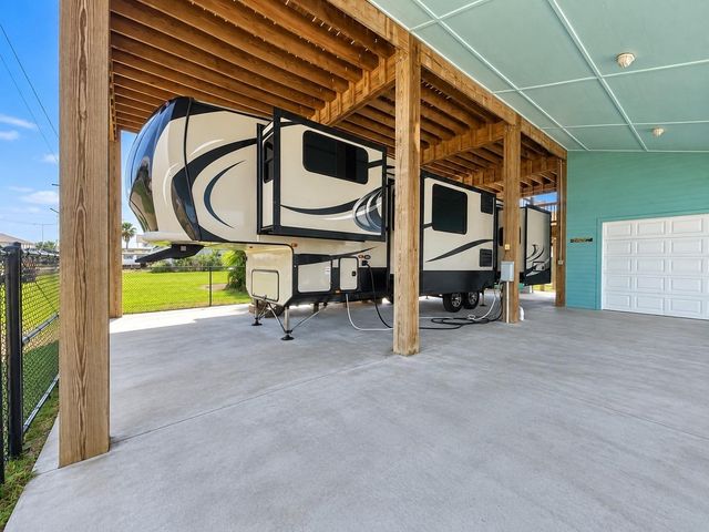 953 Meynig Drive, Crystal Beach, TX 77650