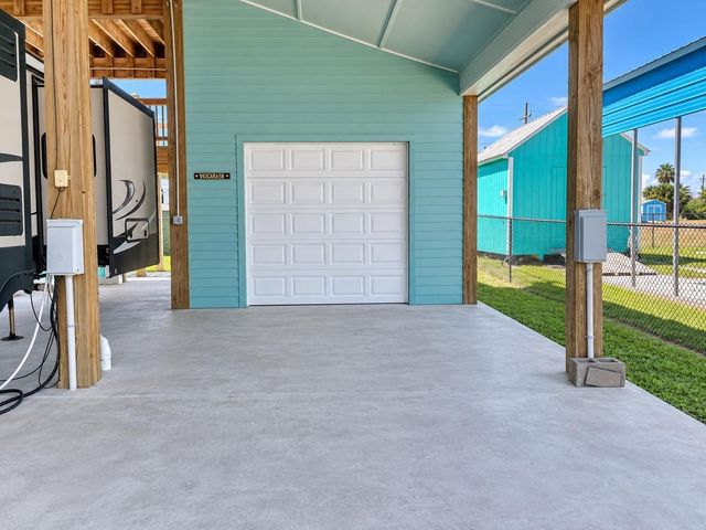953 Meynig Drive, Crystal Beach, TX 77650