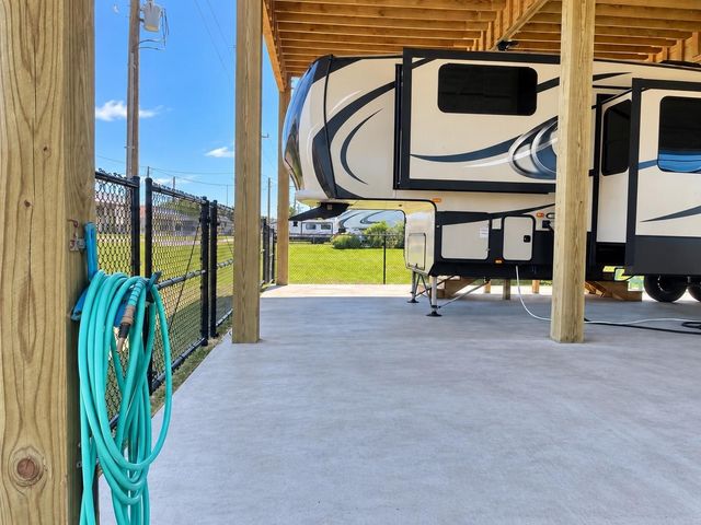 953 Meynig Drive, Crystal Beach, TX 77650