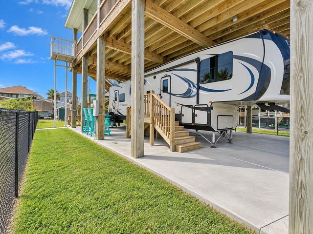 953 Meynig Drive, Crystal Beach, TX 77650