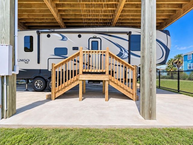 953 Meynig Drive, Crystal Beach, TX 77650