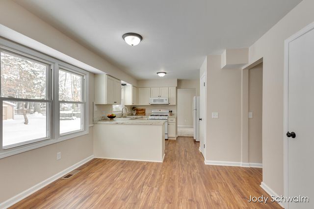 2275 Embro Drive Se, City Of Kentwood, MI 49508