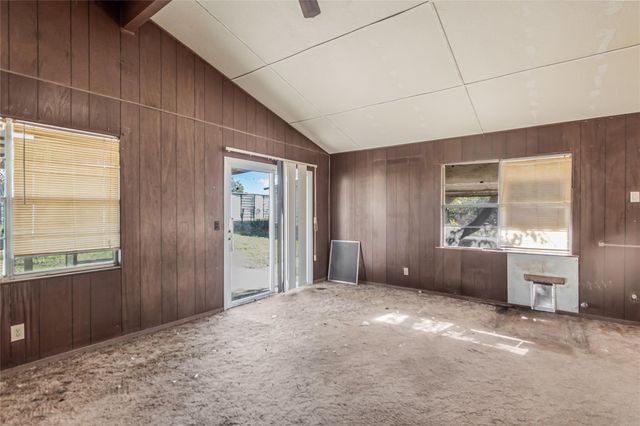 103 Leaning Oaks Street, Somerville, TX 77879