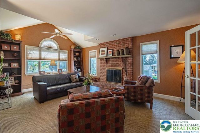 5330 Short Hill Lane, Upper Macungie Twp, PA 18104