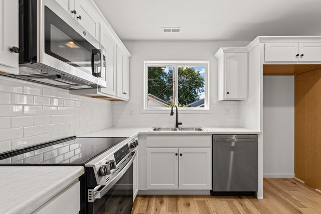 600 WOODLAWN AVE, Columbia, MO 65203