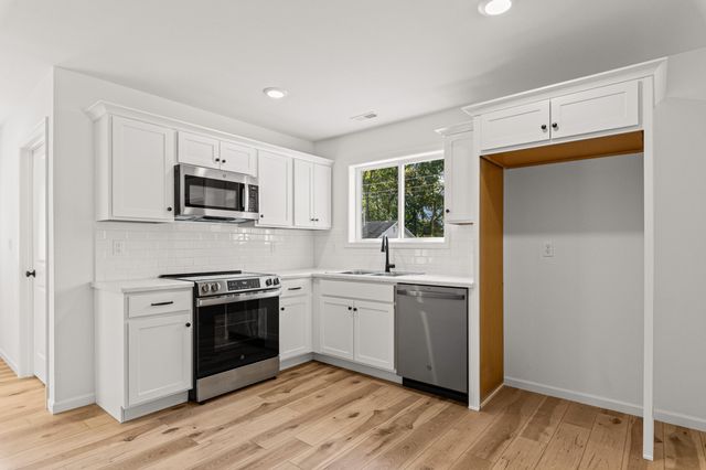 600 WOODLAWN AVE, Columbia, MO 65203