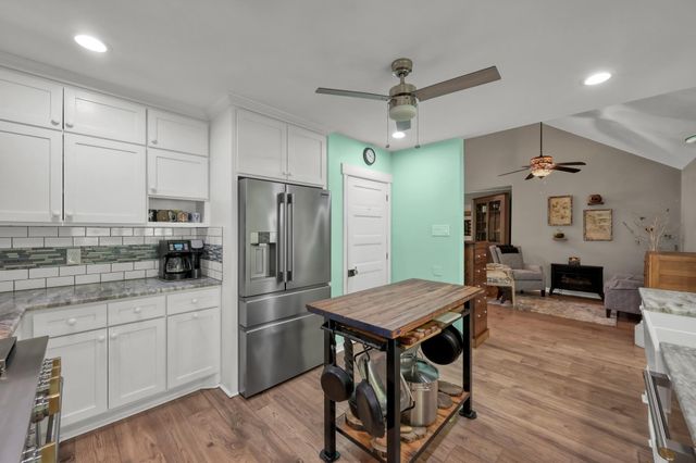 197 Sunset Lake Drive, Huntsville, TX 77340