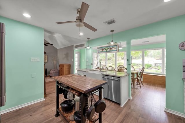 197 Sunset Lake Drive, Huntsville, TX 77340