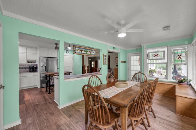 197 Sunset Lake Drive, Huntsville, TX 77340
