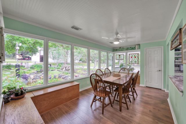 197 Sunset Lake Drive, Huntsville, TX 77340