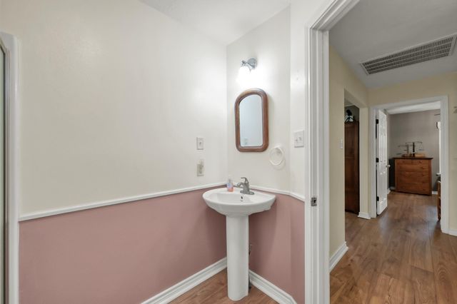 197 Sunset Lake Drive, Huntsville, TX 77340
