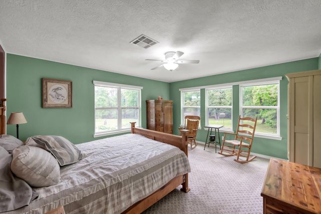 197 Sunset Lake Drive, Huntsville, TX 77340