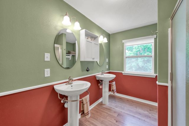 197 Sunset Lake Drive, Huntsville, TX 77340