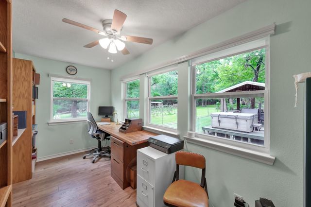 197 Sunset Lake Drive, Huntsville, TX 77340