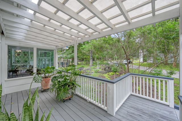 197 Sunset Lake Drive, Huntsville, TX 77340