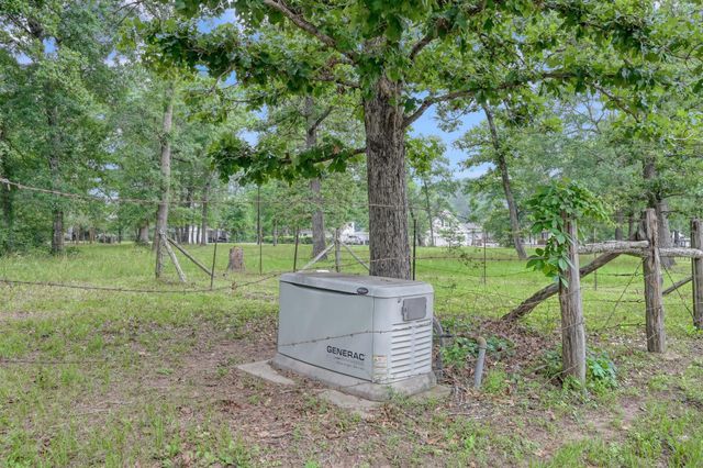 197 Sunset Lake Drive, Huntsville, TX 77340
