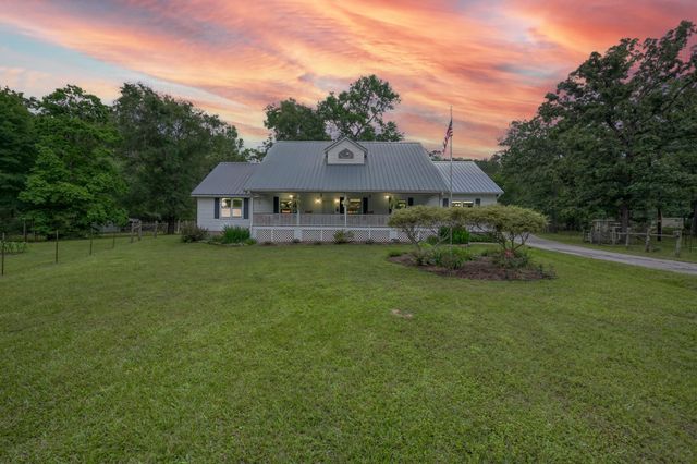 197 Sunset Lake Drive, Huntsville, TX 77340