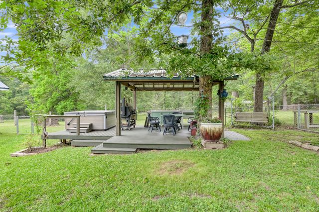 197 Sunset Lake Drive, Huntsville, TX 77340