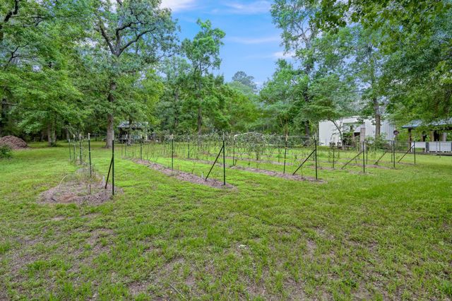 197 Sunset Lake Drive, Huntsville, TX 77340
