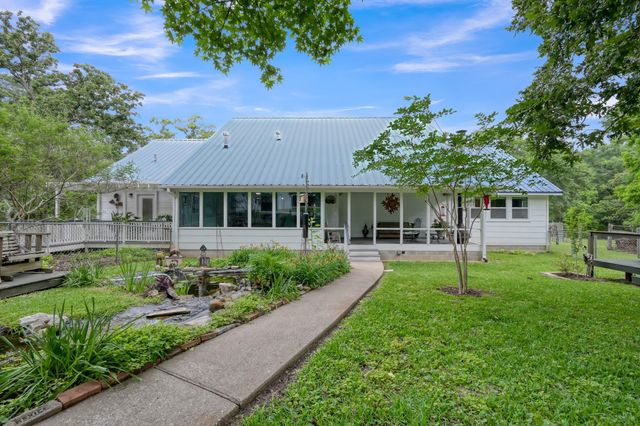197 Sunset Lake Drive, Huntsville, TX 77340