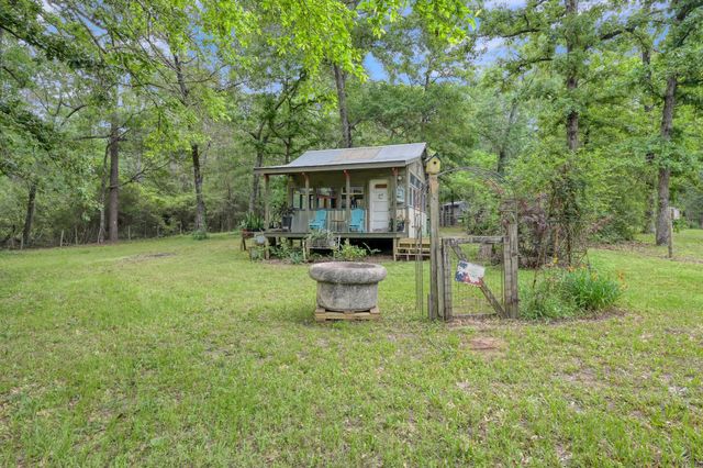 197 Sunset Lake Drive, Huntsville, TX 77340