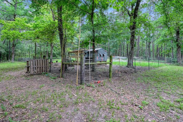 197 Sunset Lake Drive, Huntsville, TX 77340