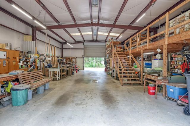197 Sunset Lake Drive, Huntsville, TX 77340
