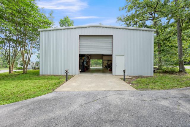 197 Sunset Lake Drive, Huntsville, TX 77340