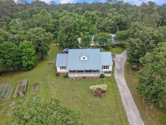 197 Sunset Lake Drive, Huntsville, TX 77340