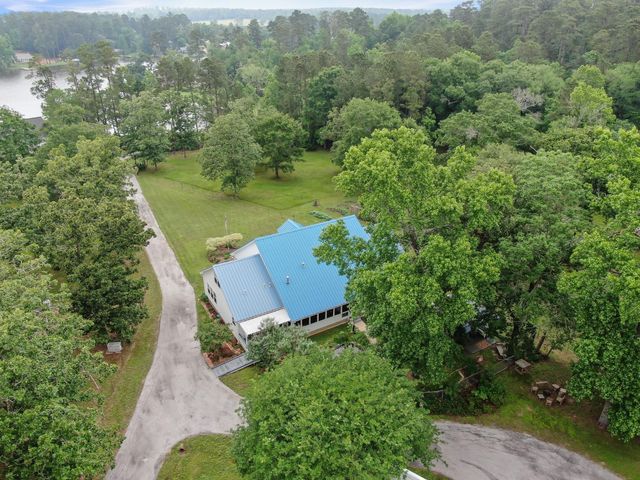 197 Sunset Lake Drive, Huntsville, TX 77340
