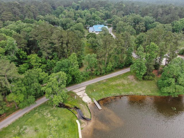 197 Sunset Lake Drive, Huntsville, TX 77340