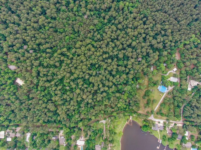 197 Sunset Lake Drive, Huntsville, TX 77340
