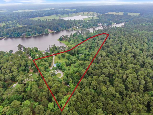 197 Sunset Lake Drive, Huntsville, TX 77340