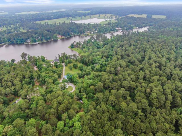 197 Sunset Lake Drive, Huntsville, TX 77340