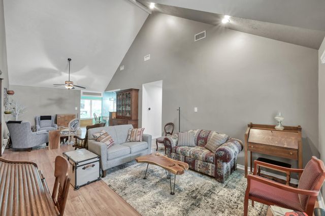 197 Sunset Lake Drive, Huntsville, TX 77340
