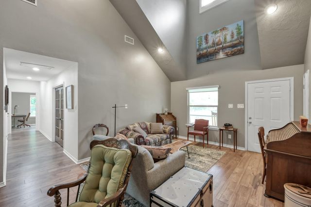 197 Sunset Lake Drive, Huntsville, TX 77340