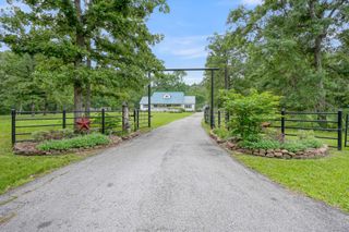 197 Sunset Lake Drive, Huntsville, TX 77340